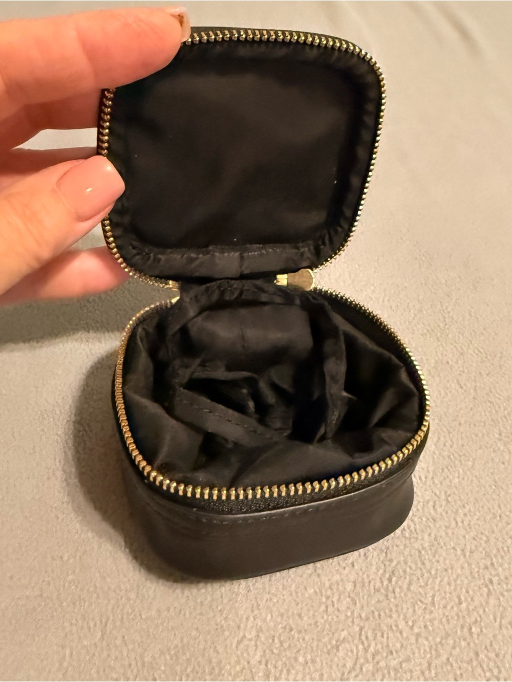 Tory Burch Black Logo Zipper Jewelry Box - Picture 12 of 12